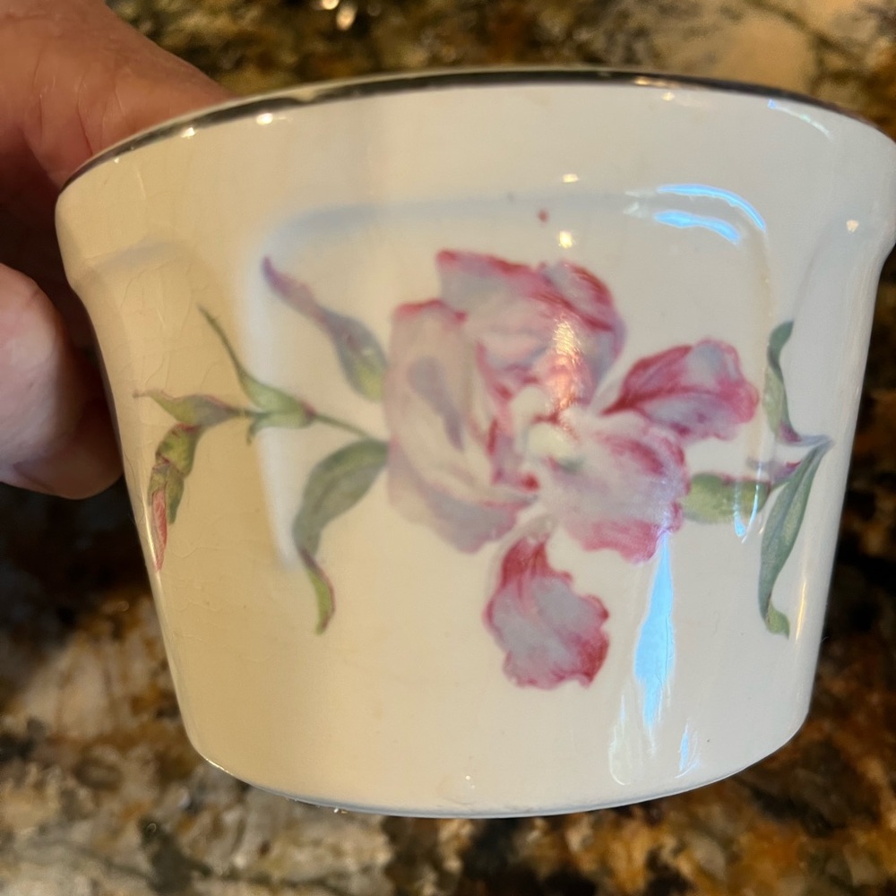 United Potteries Lily Ramekin.  12oz.  Vintage 1950’s